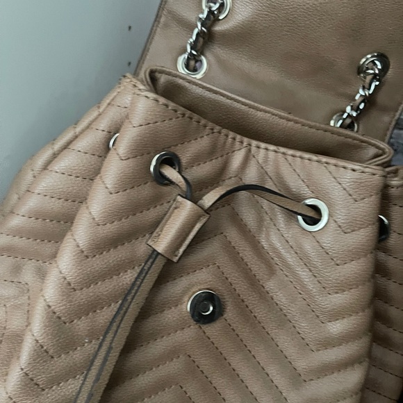 GUESS backpack - Picture 3 of 5